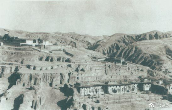 1947年12月25日至28日，中共中央在陜北米脂楊家溝召開擴(kuò)大會(huì)議（十二月會(huì)議）。圖為會(huì)議會(huì)址。