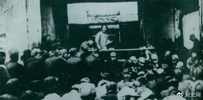 1935年12月27日，毛澤東在陜北瓦窯堡黨的活動(dòng)分子會(huì)議上作《論反對(duì)日本帝國(guó)主義的策略》報(bào)告。